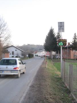 S prikazovalnikom hitrosti do večje prometne varnosti 4